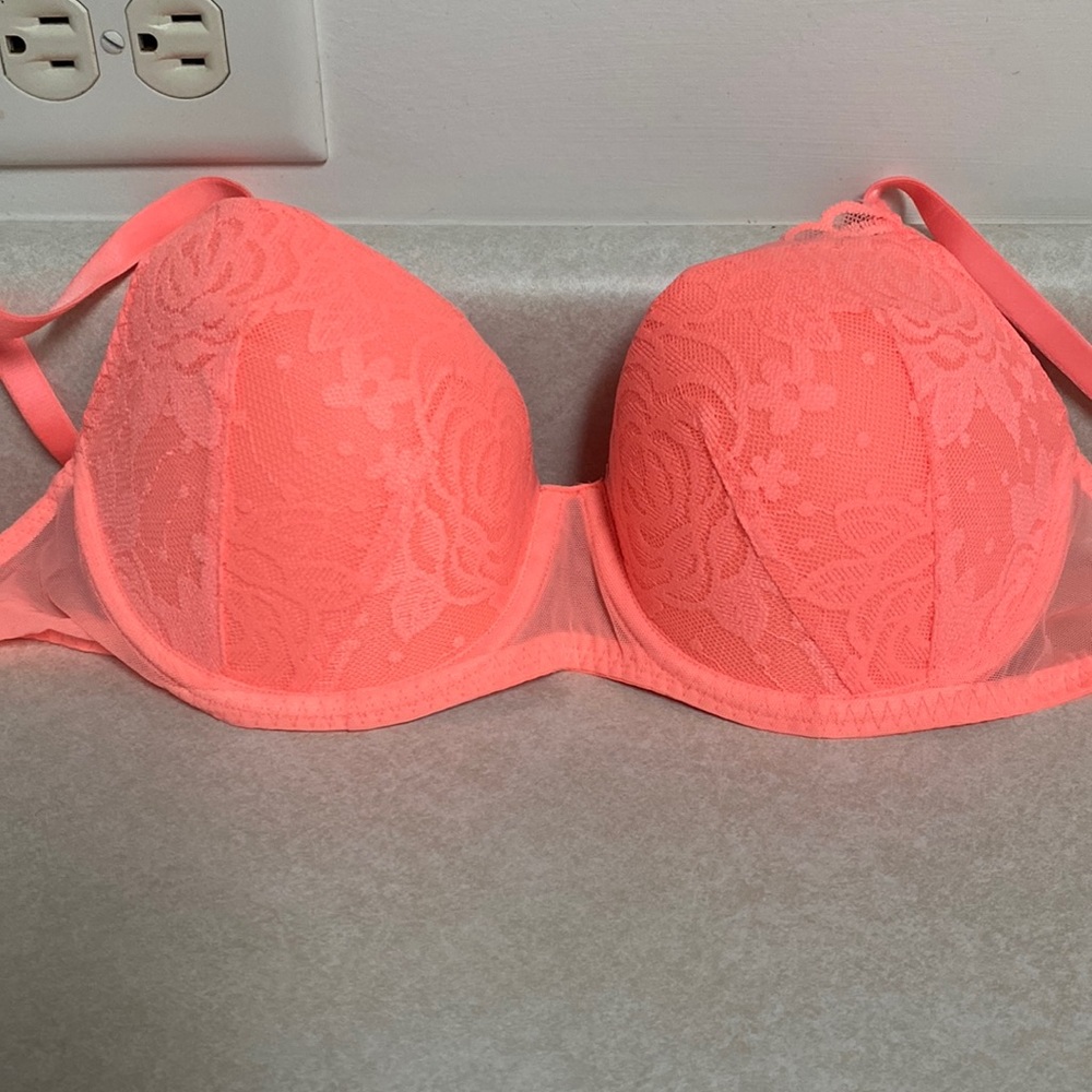Brand New Victoria’s Secret Pink Bra 32DD
